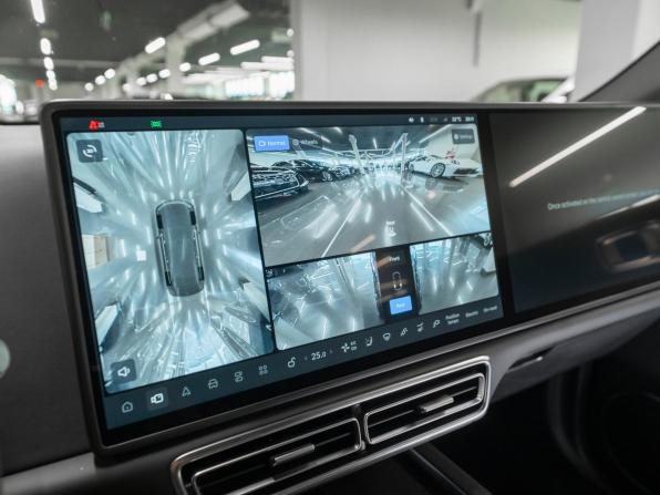 Li Auto (Lixiang) L7 I с пробегом 2023 года, цена 6 750 000 рублей, 5883 км, внедорожник, Автокод Объявления