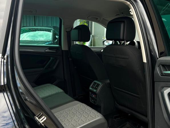 Volkswagen Tiguan II Рестайлинг с пробегом 2021 года, цена 2 450 300 рублей, 63141 км, внедорожник, Автокод Объявления