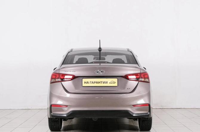 Hyundai Solaris II с пробегом 2018 года, цена 1 249 000 рублей, 105800 км, седан, Автокод Объявления