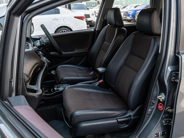 Honda Fit Shuttle I с пробегом 2011 года, цена 945 000 рублей, 162987 км, универсал, Автокод Объявления