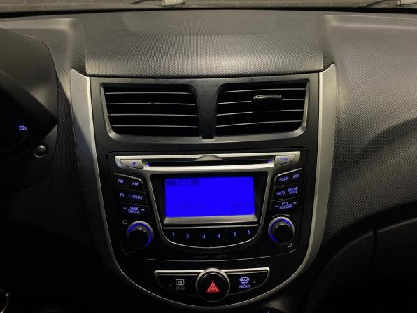 Hyundai Solaris I с пробегом 2013 года, цена 890 000 рублей, 165161 км, седан, Автокод Объявления
