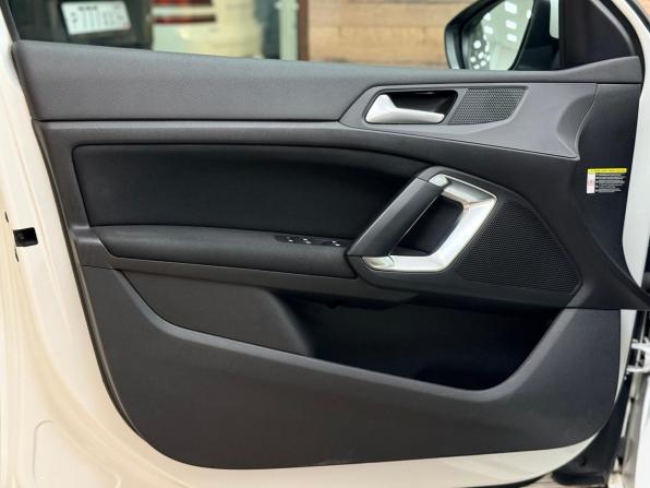 Peugeot 308 II с пробегом 2014 года, цена 1 220 000 рублей, 109710 км, хэтчбек, Автокод Объявления