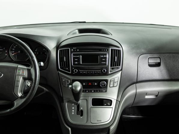 Hyundai H-1 II Рестайлинг с пробегом 2017 года, цена 2 250 000 рублей, 222600 км, минивэн, Автокод Объявления