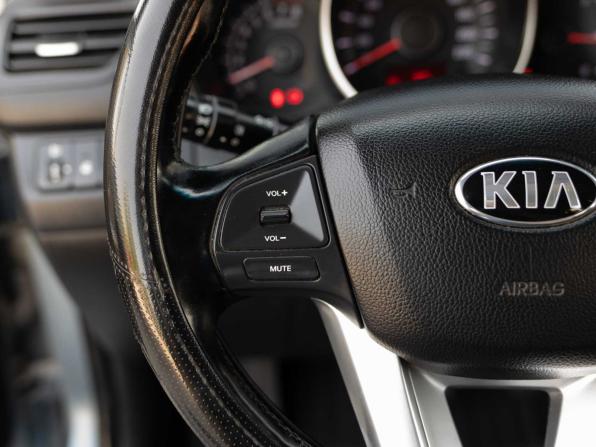 Kia Rio III с пробегом 2015 года, цена 900 000 рублей, 245948 км, хэтчбек, Автокод Объявления