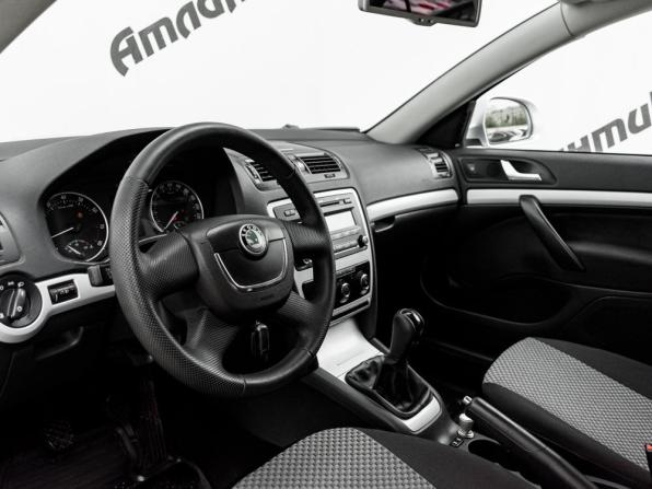 Skoda Octavia II (A5) Рестайлинг с пробегом 2009 года, цена 700 000 рублей, 244676 км, лифтбек, Автокод Объявления