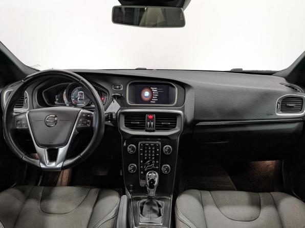 Volvo V40 Cross Country I Рестайлинг с пробегом 2019 года, цена 2 095 000 рублей, 64100 км, хэтчбек, Автокод Объявления