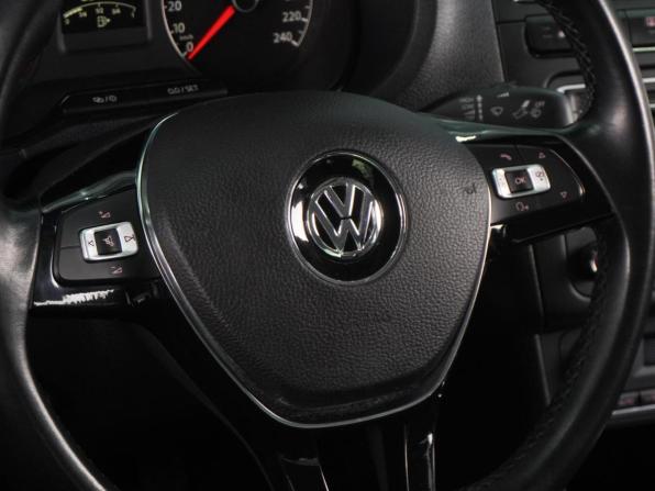Volkswagen Polo V Рестайлинг с пробегом 2015 года, цена 1 166 000 рублей, 83778 км, седан, Автокод Объявления
