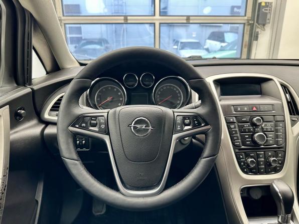 Opel Astra J Рестайлинг с пробегом 2013 года, цена 875 000 рублей, 161500 км, седан, Автокод Объявления