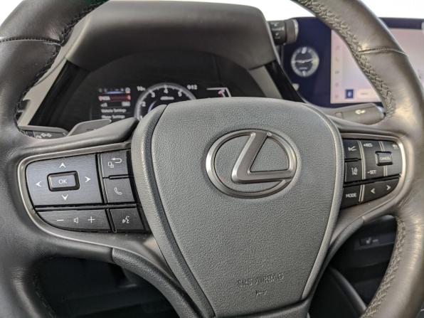 Lexus ES VII Рестайлинг с пробегом 2023 года, цена 4 525 000 рублей, 25601 км, седан, Автокод Объявления