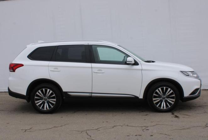 Mitsubishi Outlander III Рестайлинг 3 с пробегом 2019 года, цена 1 830 000 рублей, 304554 км, внедорожник, Автокод Объявления
