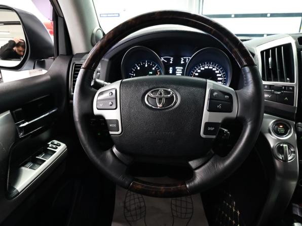 Toyota Land Cruiser 200 Series Рестайлинг 2 с пробегом 2015 года, цена 4 150 000 рублей, 258311 км, внедорожник, Автокод Объявления