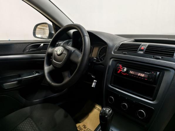 Skoda Octavia II (A5) Рестайлинг с пробегом 2013 года, цена 735 000 рублей, 285090 км, лифтбек, Автокод Объявления