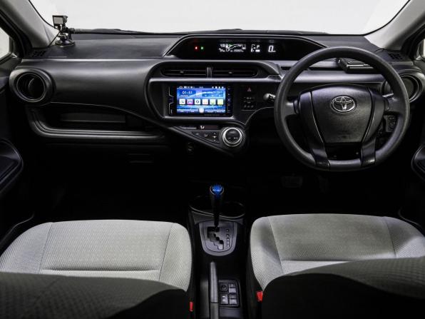 Toyota Aqua I Рестайлинг 2 с пробегом 2017 года, цена 925 000 рублей, 200803 км, хэтчбек, Автокод Объявления