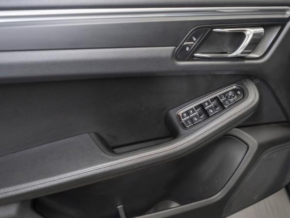 Porsche Macan I с пробегом 2016 года, цена 3 050 000 рублей, 102352 км, внедорожник, Автокод Объявления