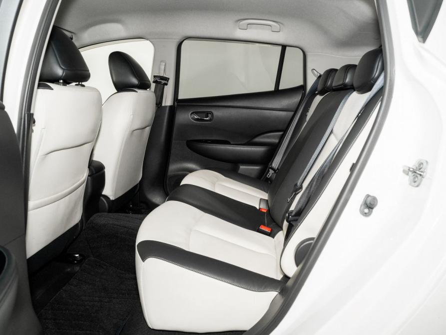 Nissan Leaf I (ZE0/AZE0) Иркутск  - изображение 7