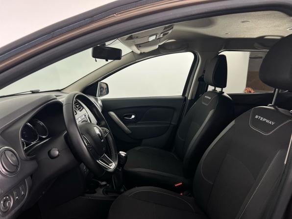 Renault Sandero II Рестайлинг с пробегом 2020 года, цена 1 175 000 рублей, 93113 км, хэтчбек, Автокод Объявления