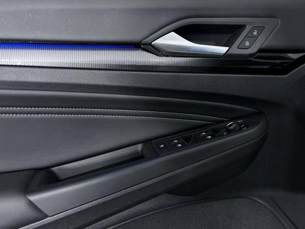 Volkswagen Golf VIII с пробегом 2021 года, цена 2 850 000 рублей, 41250 км, хэтчбек, Автокод Объявления