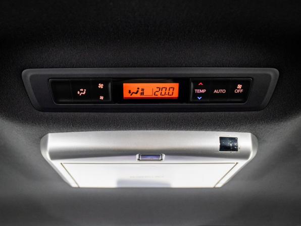 Toyota Esquire I с пробегом 2016 года, цена 2 048 500 рублей, 199214 км, минивэн, Автокод Объявления