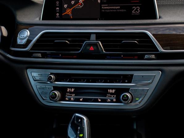 BMW 7 серии VI (G11/G12) Рестайлинг с пробегом 2019 года, цена 4 299 000 рублей, 219000 км, седан, Автокод Объявления