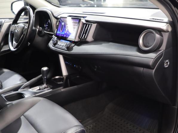 Toyota RAV4 IV (XA40) Рестайлинг с пробегом 2017 года, цена 2 290 000 рублей, 138000 км, внедорожник, Автокод Объявления