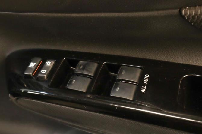 Toyota Wish II Рестайлинг с пробегом 2014 года, цена 1 779 000 рублей, 128575 км, минивэн, Автокод Объявления