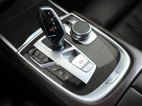 BMW 7 серии VI (G11/G12) Рестайлинг с пробегом 2019 года, цена 4 420 000 рублей, 240058 км, седан, Автокод Объявления