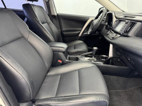 Toyota RAV4 IV (XA40) Рестайлинг с пробегом 2017 года, цена 2 330 000 рублей, 181431 км, внедорожник, Автокод Объявления