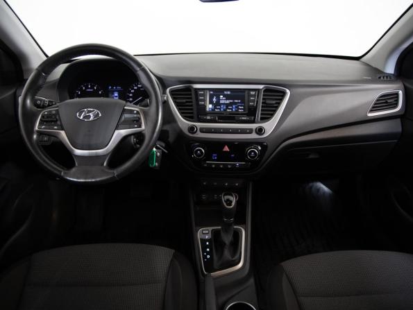Hyundai Solaris II с пробегом 2017 года, цена 1 049 000 рублей, 190031 км, седан, Автокод Объявления