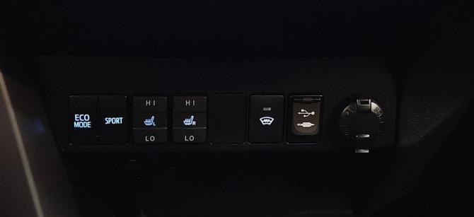 Toyota RAV4 IV (XA40) Рестайлинг с пробегом 2018 года, цена 2 730 000 рублей, 65701 км, внедорожник, Автокод Объявления