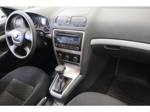 Skoda Octavia II (A5) Рестайлинг с пробегом 2013 года, цена 930 000 рублей, 216050 км, лифтбек, Автокод Объявления
