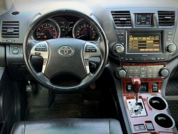 Toyota Highlander II (XU40) Рестайлинг с пробегом 2013 года, цена 2 290 000 рублей, 129121 км, внедорожник, Автокод Объявления