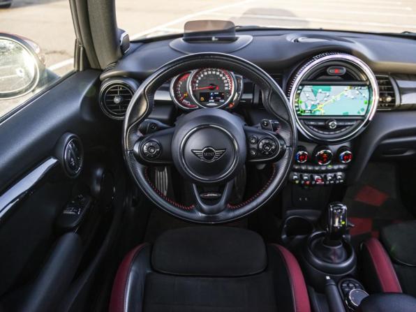 Mini Hatch III (F55/F56) Рестайлинг с пробегом 2018 года, цена 3 090 000 рублей, 47760 км, хэтчбек, Автокод Объявления