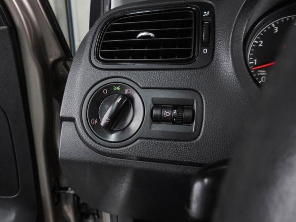 Volkswagen Polo V Рестайлинг с пробегом 2016 года, цена 999 000 рублей, 165708 км, седан, Автокод Объявления