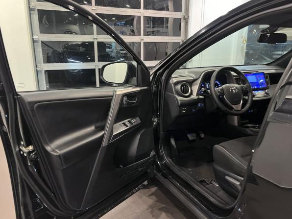 Toyota RAV4 IV (XA40) Рестайлинг с пробегом 2019 года, цена 2 600 000 рублей, 128000 км, внедорожник, Автокод Объявления