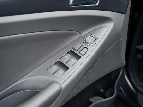 Hyundai Sonata VI (YF) с пробегом 2011 года, цена 899 000 рублей, 136718 км, седан, Автокод Объявления