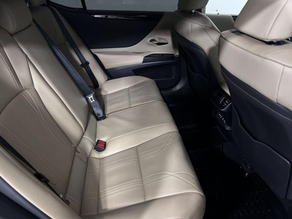 Lexus ES VII с пробегом 2018 года, цена 3 850 000 рублей, 96181 км, седан, Автокод Объявления
