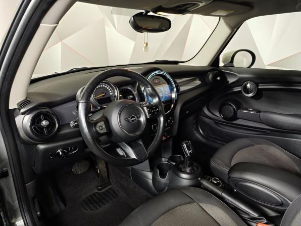 Mini Hatch III (F55/F56) Рестайлинг 2 с пробегом 2022 года, цена 2 650 000 рублей, 38691 км, хэтчбек, Автокод Объявления