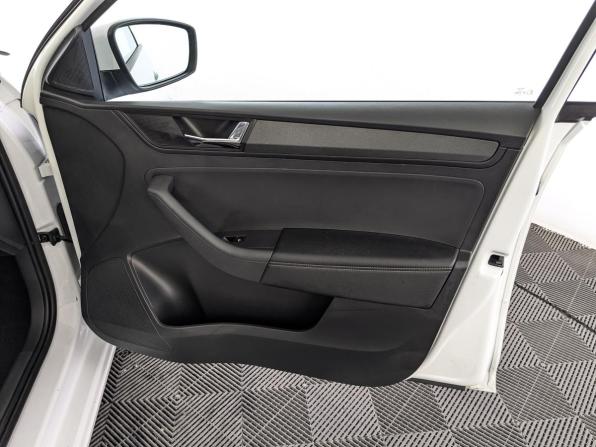Skoda Rapid II с пробегом 2022 года, цена 1 740 000 рублей, 50751 км, лифтбек, Автокод Объявления