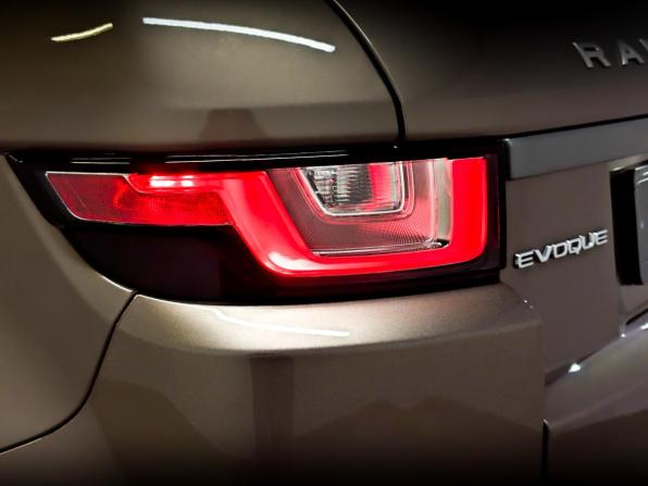 Land Rover Range Rover Evoque I Рестайлинг с пробегом 2018 года, цена 2 415 000 рублей, 146051 км, внедорожник, Автокод Объявления