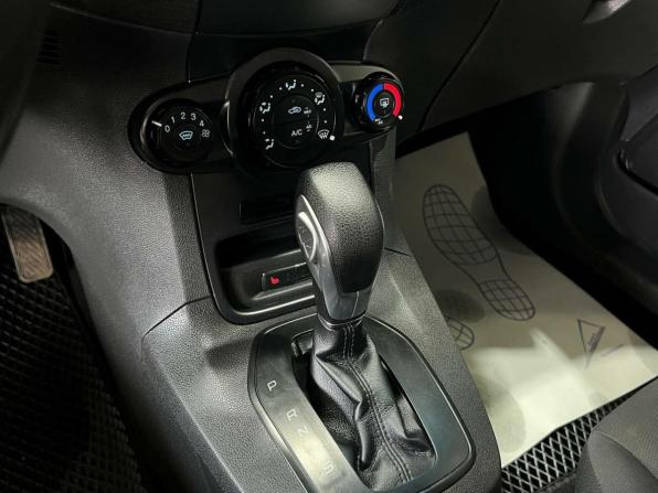 Ford Fiesta Mk6 Рестайлинг с пробегом 2016 года, цена 820 000 рублей, 130000 км, хэтчбек, Автокод Объявления