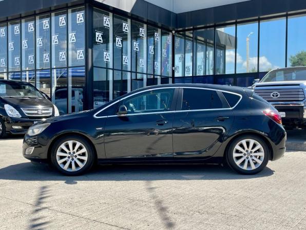 Opel Astra J с пробегом 2012 года, цена 645 000 рублей, 236200 км, хэтчбек, Автокод Объявления