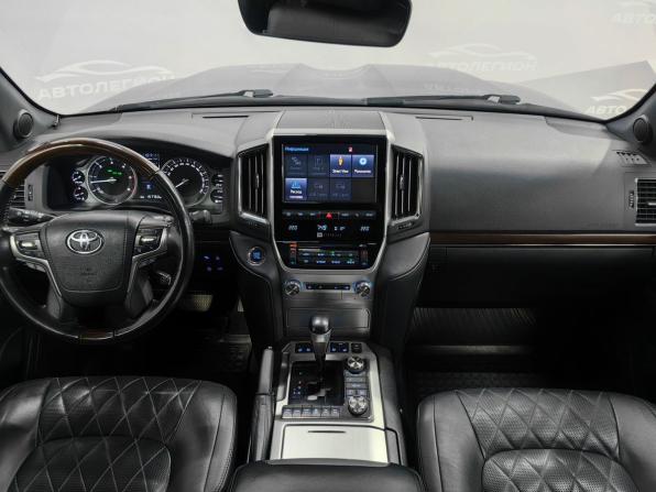 Toyota Land Cruiser 200 Series Рестайлинг 2 с пробегом 2018 года, цена 6 750 000 рублей, 157752 км, внедорожник, Автокод Объявления