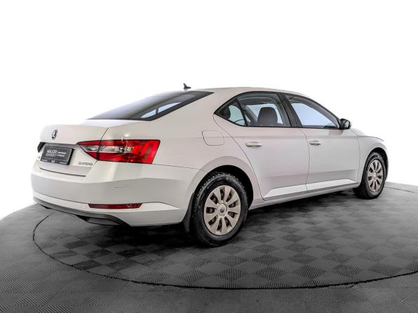 Skoda Superb III с пробегом 2019 года, цена 2 300 000 рублей, 94130 км, лифтбек, Автокод Объявления
