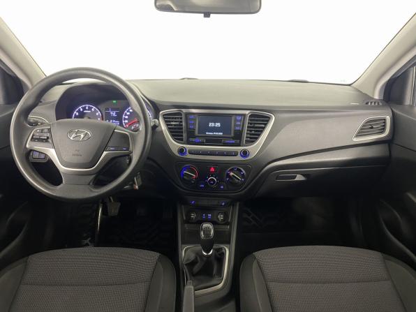 Hyundai Solaris II с пробегом 2017 года, цена 990 000 рублей, 136368 км, седан, Автокод Объявления