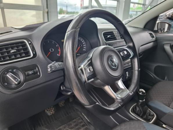 Volkswagen Polo V Рестайлинг с пробегом 2019 года, цена 1 245 000 рублей, 112936 км, седан, Автокод Объявления