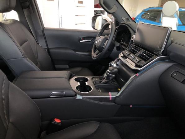 Новый Toyota Land Cruiser 300 Series 2021 года, цена 63 000 рублей, внедорожник, Автокод Объявления