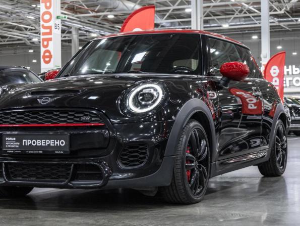 Mini Hatch III (F55/F56) Рестайлинг с пробегом 2019 года, цена 2 780 000 рублей, 54711 км, хэтчбек, Автокод Объявления
