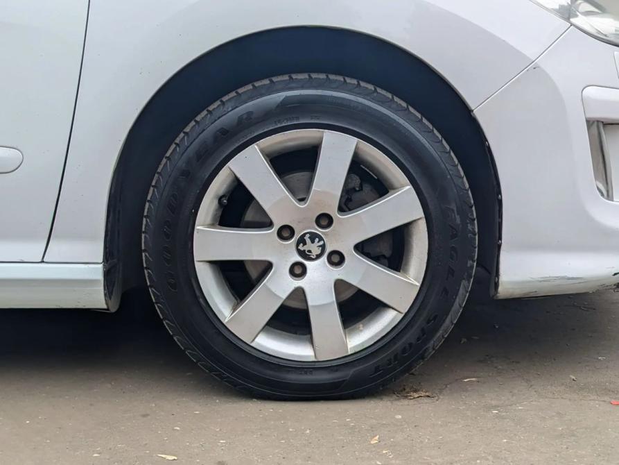 Peugeot 308 I Москва  - изображение 14