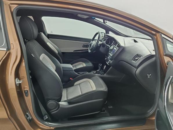 Kia Ceed II Рестайлинг с пробегом 2016 года, цена 1 329 000 рублей, 86513 км, хэтчбек, Автокод Объявления