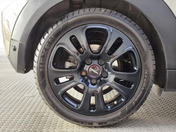 Mini Hatch III (F55/F56) Рестайлинг с пробегом 2018 года, цена 1 520 000 рублей, 111458 км, хэтчбек, Автокод Объявления
